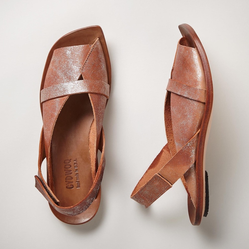 Cydwoq Hill sandals